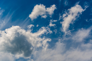 Fototapeta premium Himmel mit Wolken - Hitzesommer