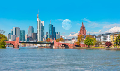 Obraz premium Skyline of Frankfurt at sunset -Frankfurt, Germany - Frankfurt is financial center of the Germany