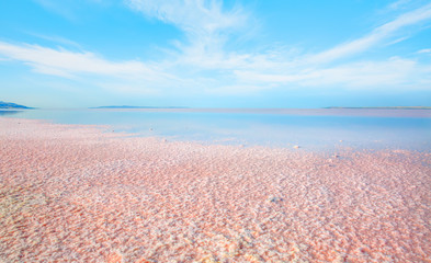 Fototapeta na wymiar Beautiful landscape with pink salt lake - Ankara, Turkey