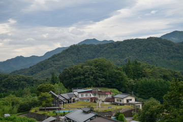 Fototapeta na wymiar Japanese house built on a hill