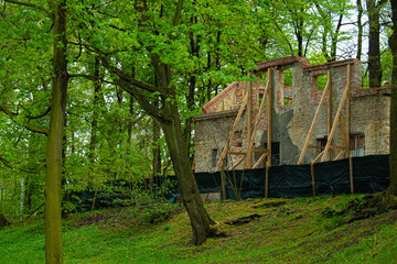 odnawiany stary zameczek w Mysłowicach  © Patryk