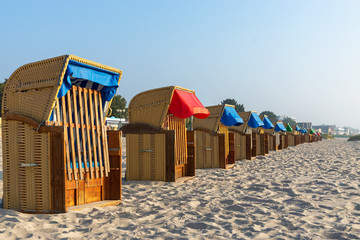 Strandkörbe am Ostseestrand in Grömitz, Deutschland