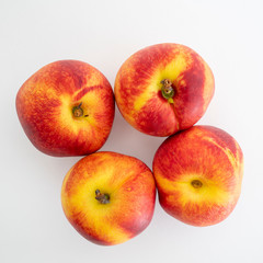 quatre nectarines