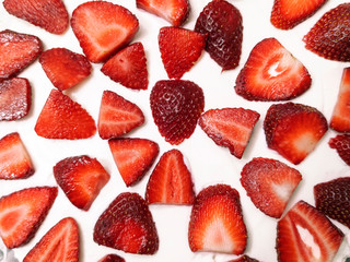 strawberry cake ready to eat