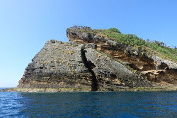 Who cracked my boulder this time