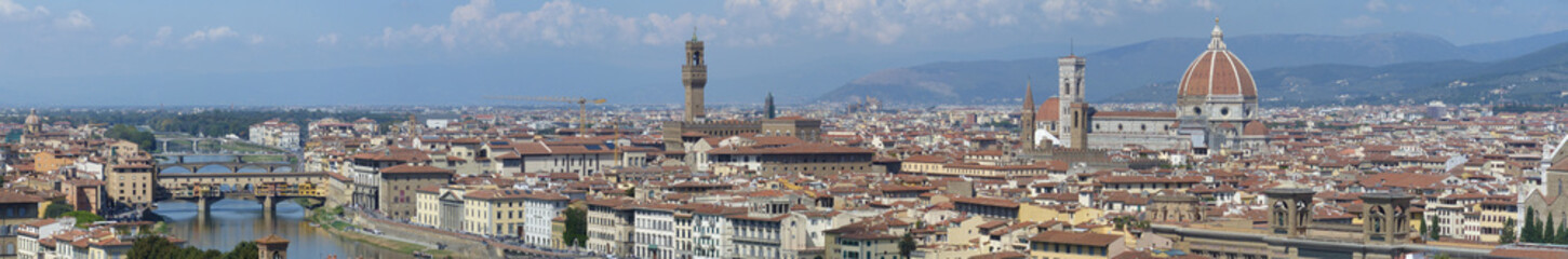 Fototapeta na wymiar Panoramic view of Florence from the viewpoint of Piazzale Michelangelo