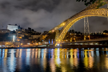 Fototapeta premium night photography of dom luis I bridge metal arch bridge porto