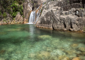Fototapeta na wymiar longtime exposure waterfal peneda geres national park