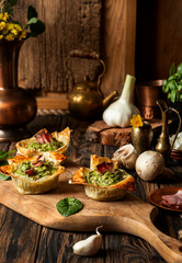 Tarts with cottage cheese, spinach, egg, mushrooms, garlic and bacon