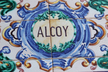 Azulejo sobre Alcoy en la plaza de España de Sevilla 