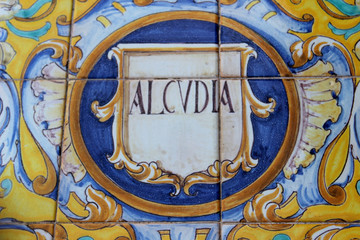 Azulejo sobre Alcudia en la plaza de España de Sevilla