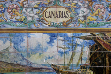 Mosaico de azulejos sobre Canarias en la plaza de España de Sevilla 