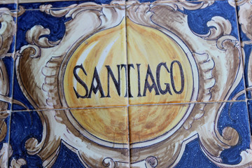 Azulejo sobre Santiago en la plaza de España de Sevilla
