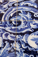 Mosaico de azulejos en colores azules. Típico de Andalucía