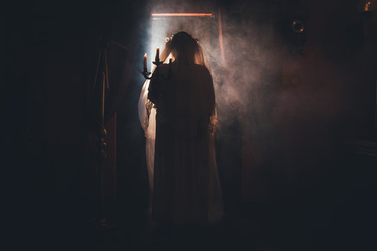 Novia fantasma de halloween y terror