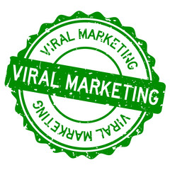 Grunge green viral marketing word round rubber seal stamp on white background