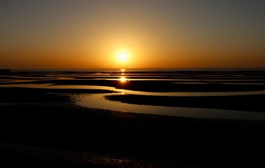 夕陽の浜辺
