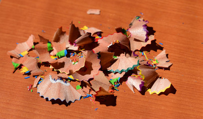 Punta de lápices de colores. 