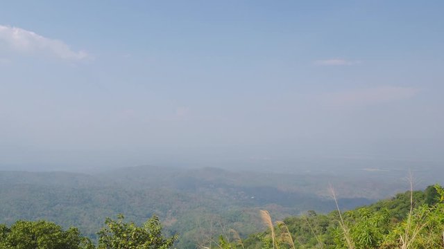 Views, views that can see the sky and clouds, beautiful on the mountains