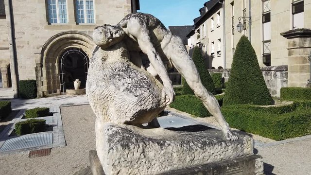 Brive-la-Gaillarde (Corr&egrave;ze, France) - Archives municipales - Statue de Sisyphe