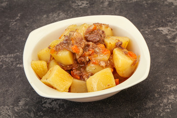 Roasted potato and beef with sauce