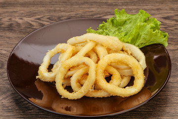 Roasted squid rings with salad