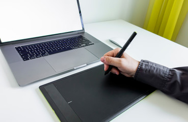 Tablet graficzny graficzny laptop komputer studio projektowanie rysować