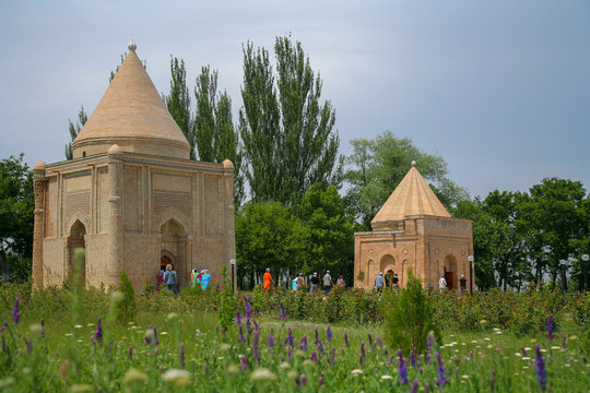 Allphotokz Mausoleum Aisha Bibi 20060523 1405 5D S
