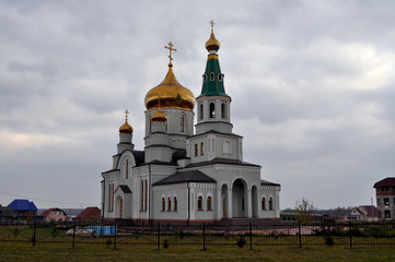 Fototapeta na wymiar Orthodox church in Russia in the small Siberian town of TOPKI 