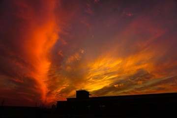 Naklejka na ściany i meble Captivating Sunset Photography: Immersive Colors and Serene Beauty