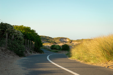 Obraz premium Road in the countryside to the beach