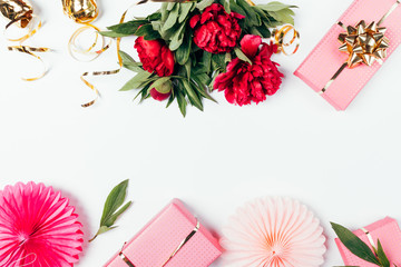 Obraz premium Flat lay composition of bouquet of peonies