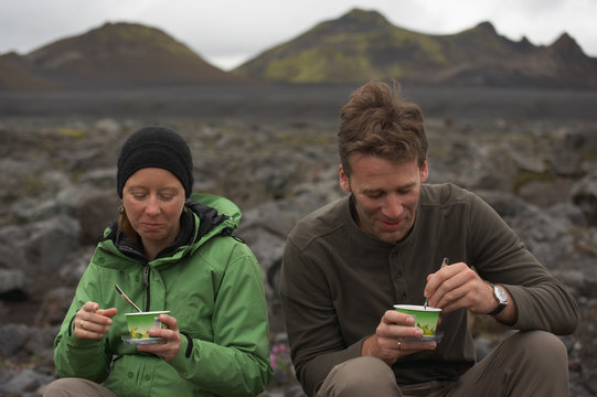 couple eating Icelandic Skyr on a hiking break on Laugavegur trek