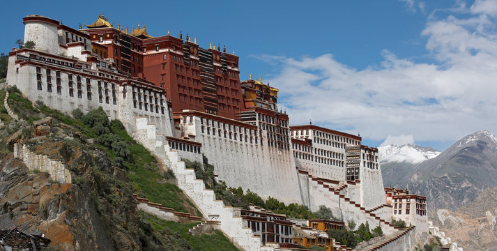 The Potala palace in Lhasa / Tibet