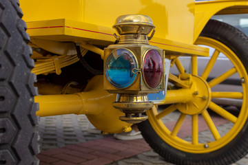 lampa,auto,stare © Andrzej