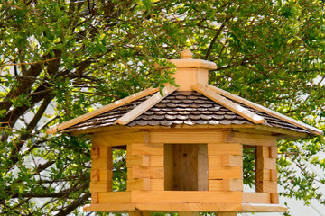 Schönes Vogelhaus aus Holz