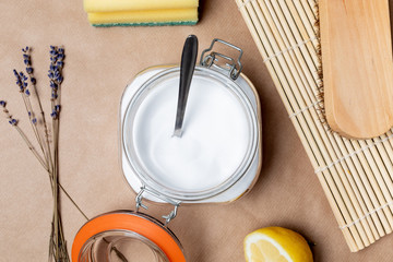 Limpieza ecológica del hogar con limón, bicarbonato y lavanda