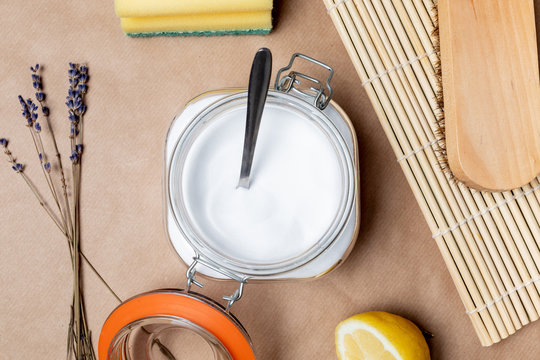Limpieza ecol&oacute;gica del hogar con lim&oacute;n, bicarbonato y lavanda