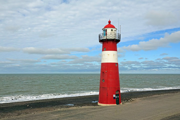 Fototapeta premium Leuchtturm IJzeren torentje bei Westkapelle, Niederlande