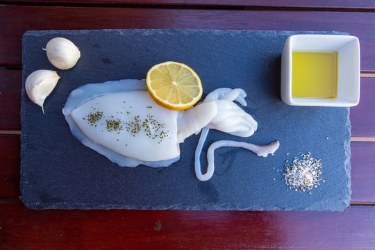Sepia entera para cocinar con aceite de oliva y ajo