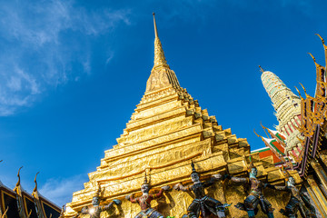 Naklejka premium Royal grand palace pagoda temple in Bangkok