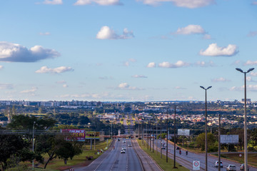 Chegando em Brasília pela rodovia BR-040.