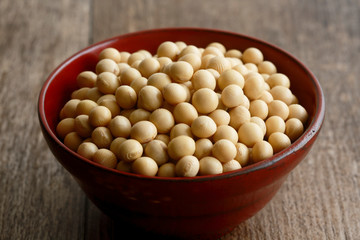 器に盛った大豆