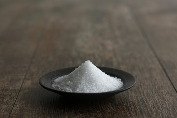 皿に盛った塩