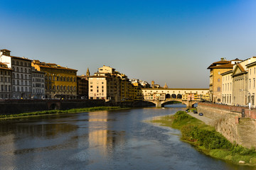Obraz premium The famous Ponte Vecchio bride over the Arno river in Florence Italy