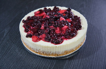 a cheesecake of red fruits