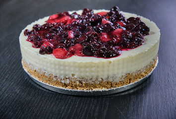 a cheesecake of red fruits