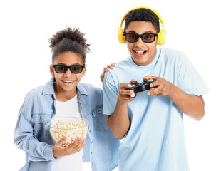 Obraz premium African-American teenagers playing video game on white background