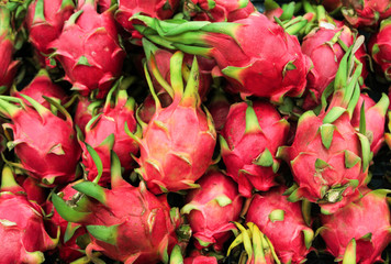 Obraz na płótnie Canvas Dragon fruit in the market. Pitaya.