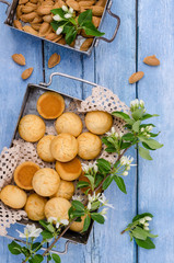 Round cookies with almonds